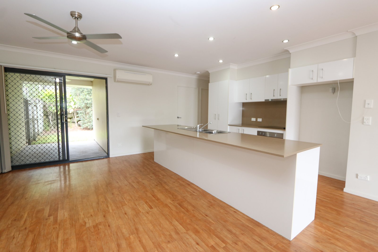 10/46 Buchanan Circuit OXENFORD 5