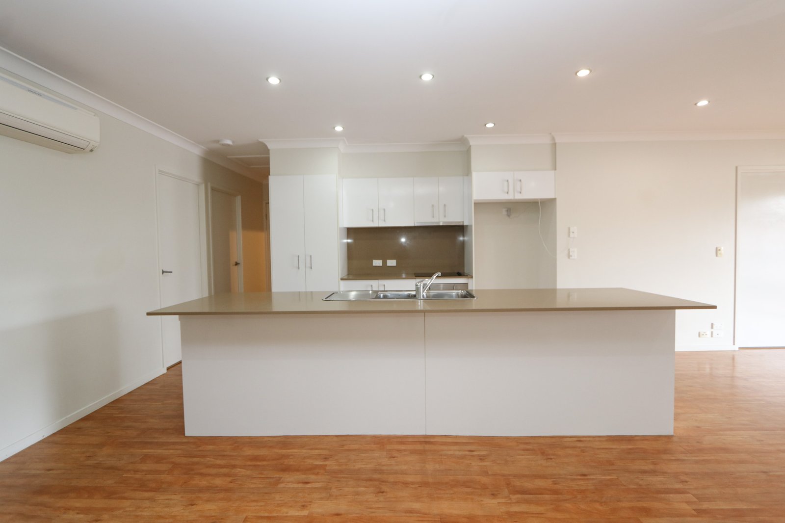 10/46 Buchanan Circuit OXENFORD 6