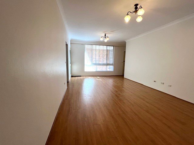 10/47-49 The Avenue HURSTVILLE 2