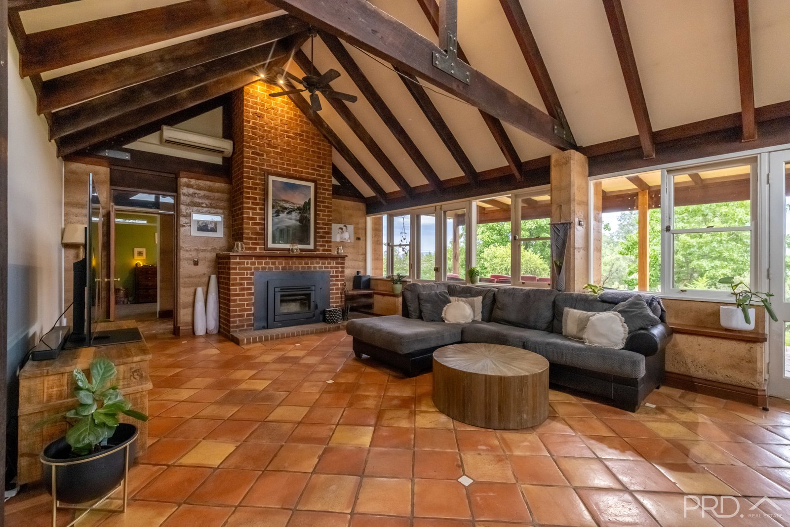 10/477 Wee Jasper Road TUMUT 8