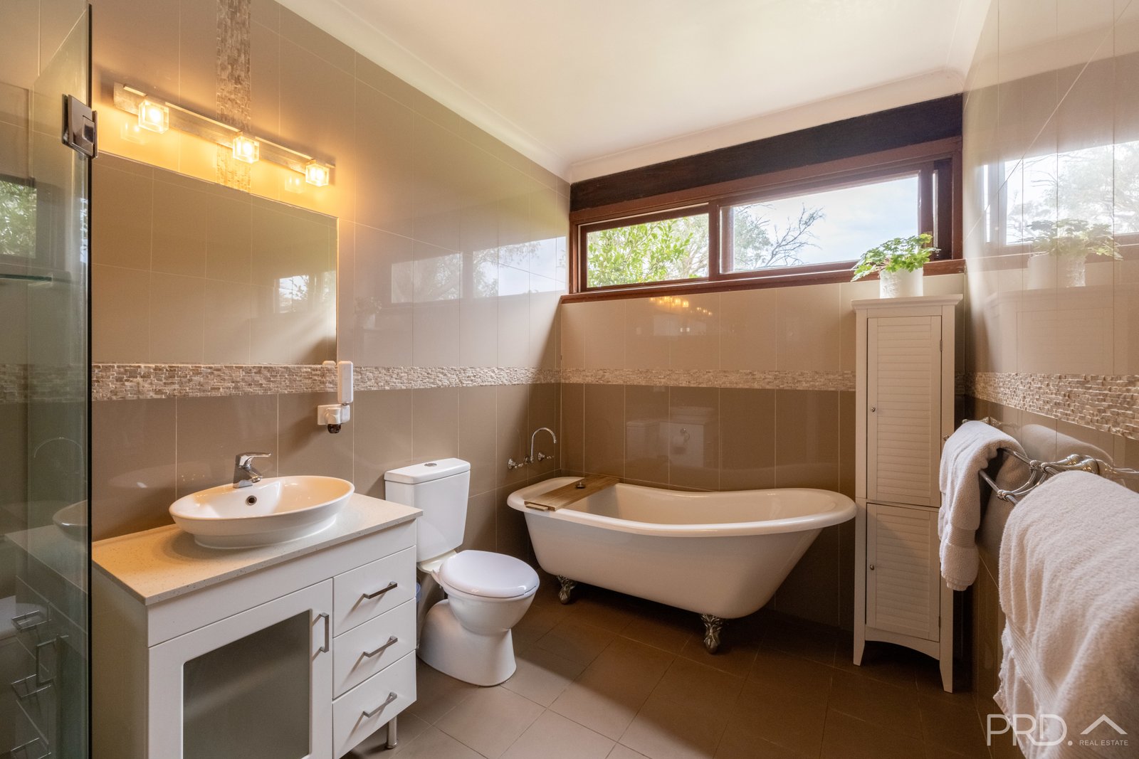 10/477 Wee Jasper Road TUMUT 10