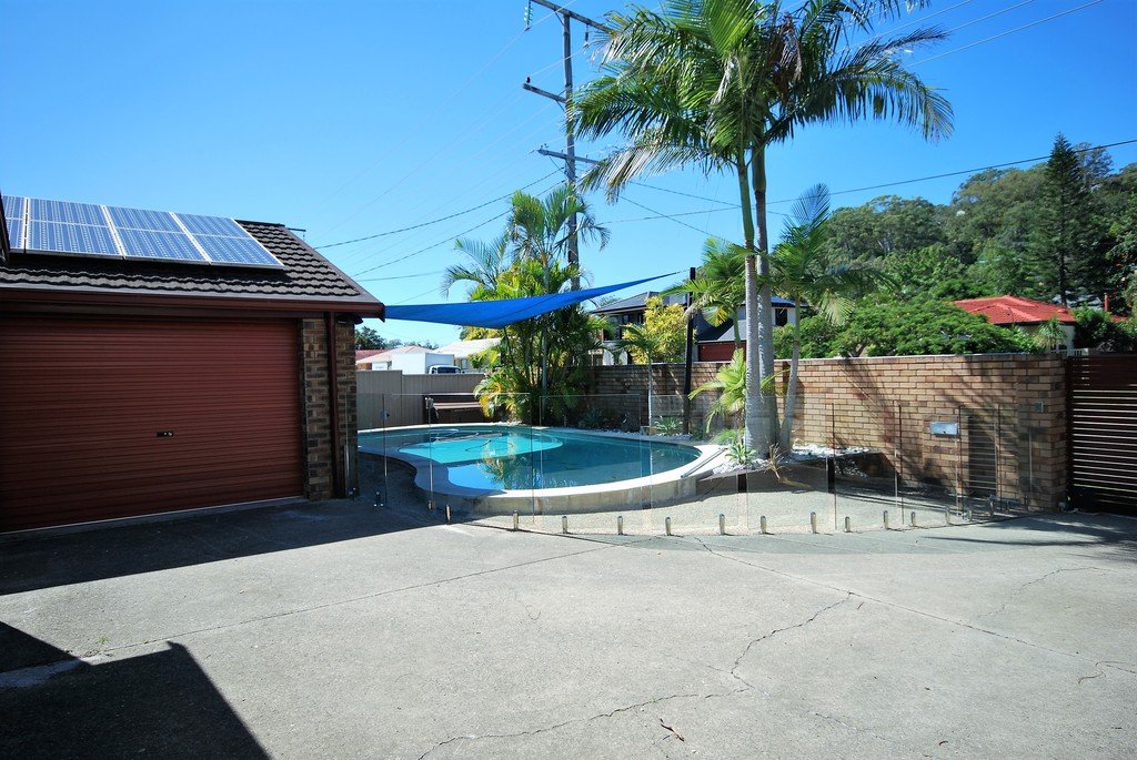 105 Acanthus Ave  BURLEIGH HEADS 2