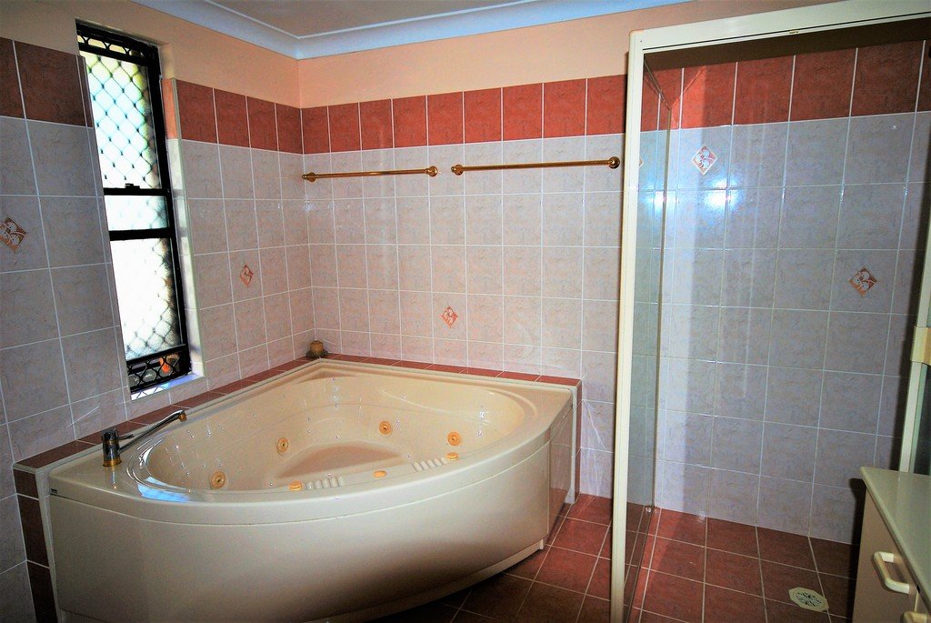 105 Acanthus Ave  BURLEIGH HEADS 9