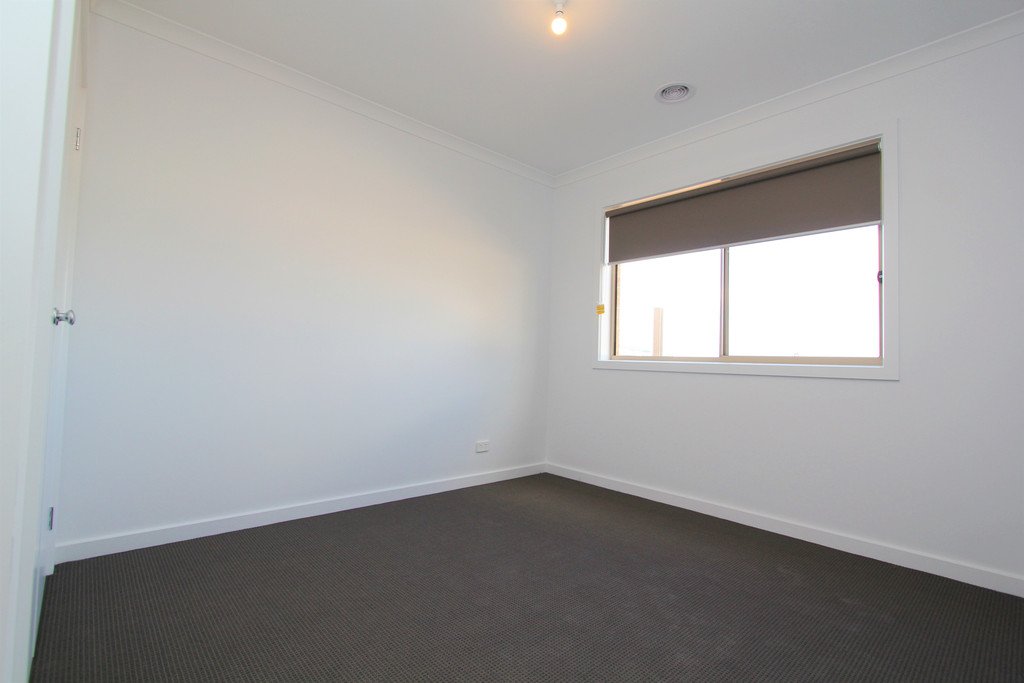 105 Ascot Gardens Drive DELACOMBE 9