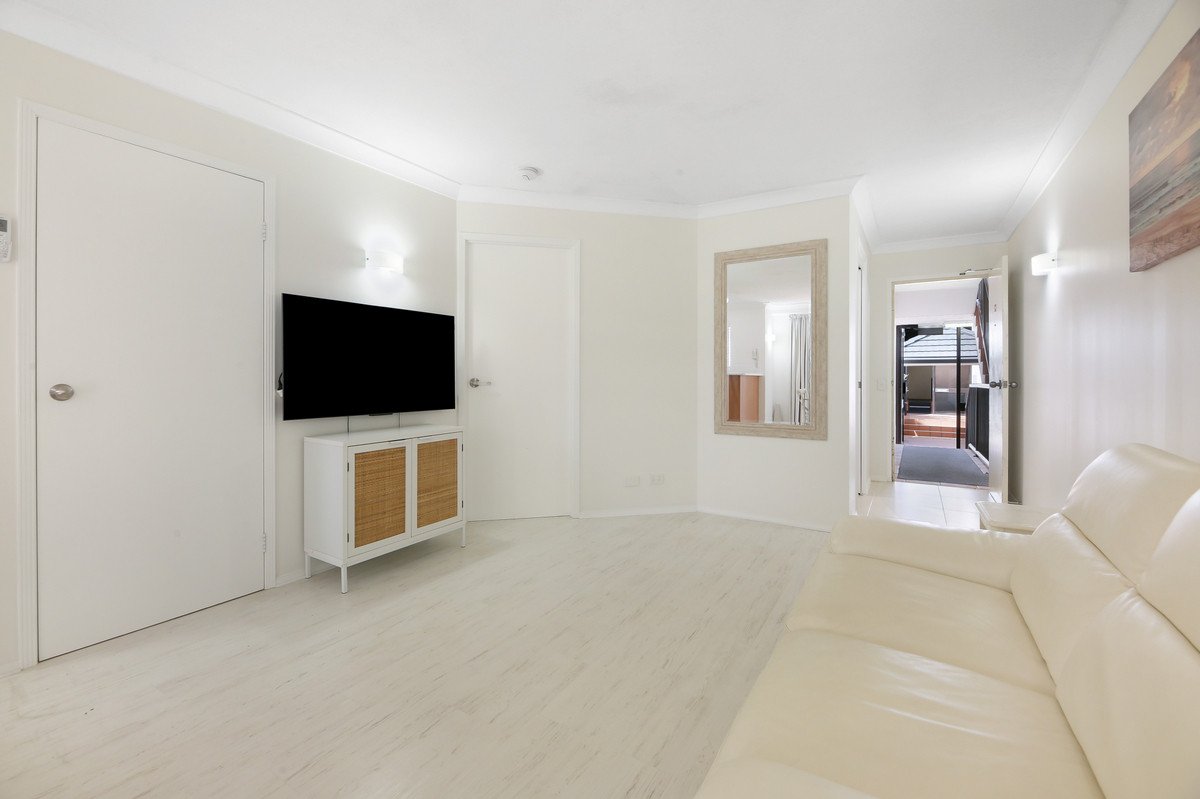 10/5 Fourth Avenue Burleigh Heads 9