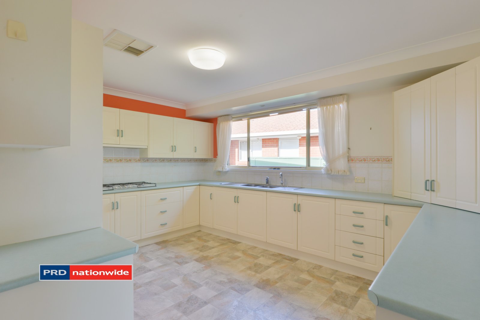 105 Glengarvin Drive TAMWORTH 3