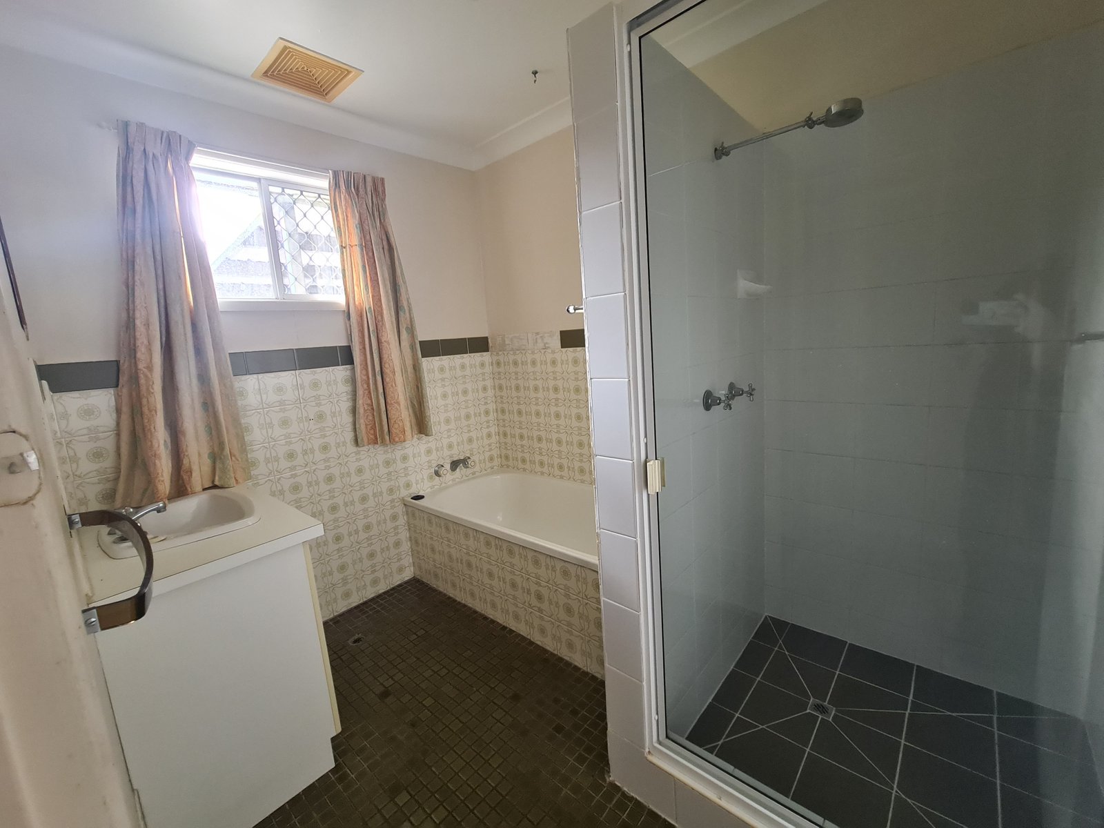 105 MALPAS Street BOYNE ISLAND 20