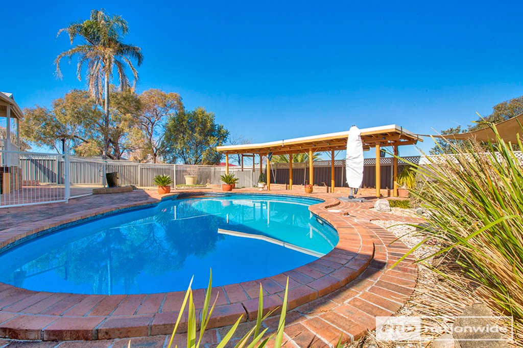 105 Manilla Road TAMWORTH 5