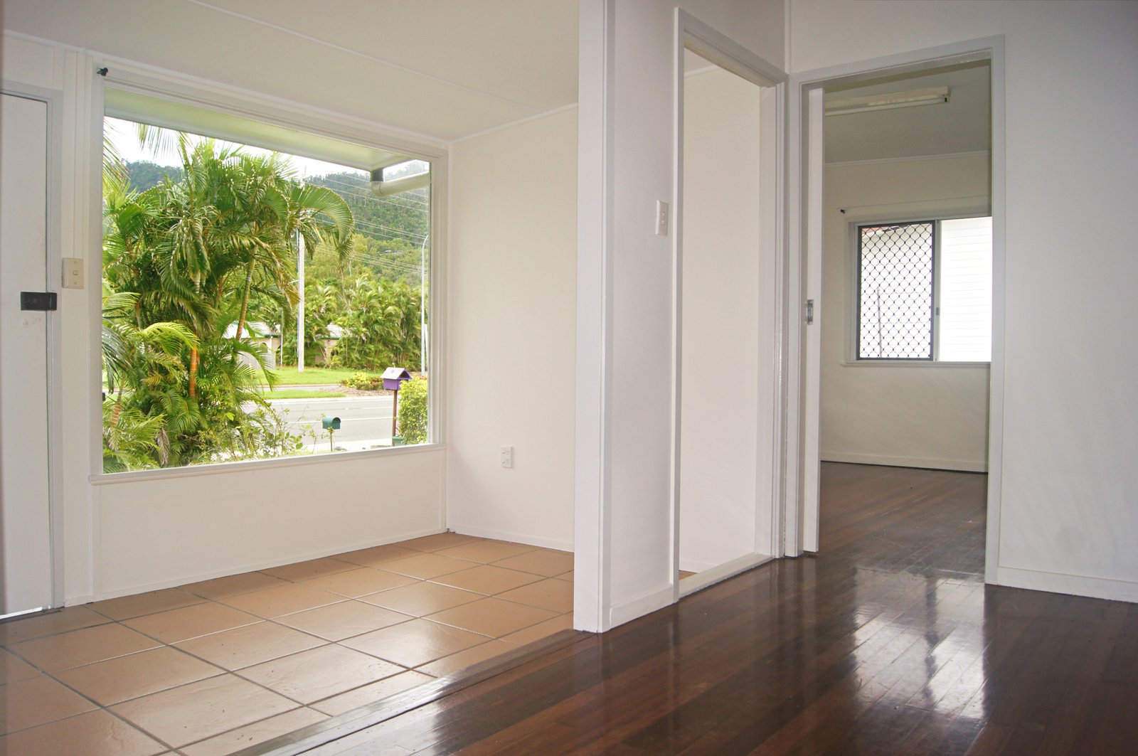 105 Shute Harbour Road CANNONVALE 11