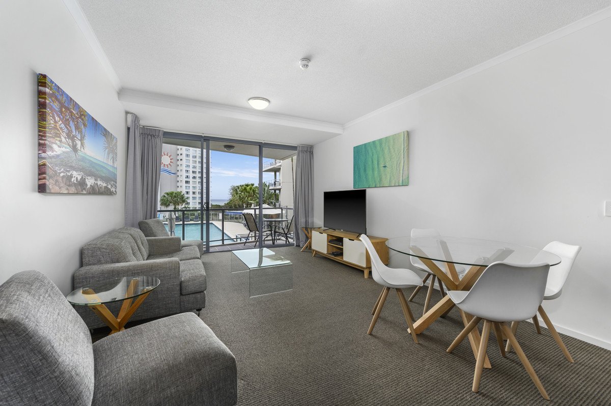 1050/1 Ocean Street BURLEIGH HEADS 4