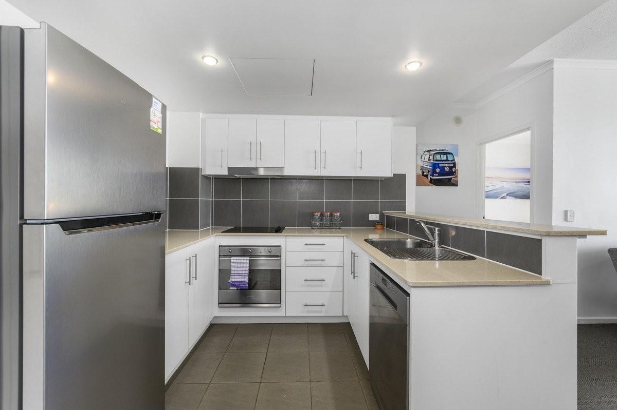 1050/1 Ocean Street BURLEIGH HEADS 7