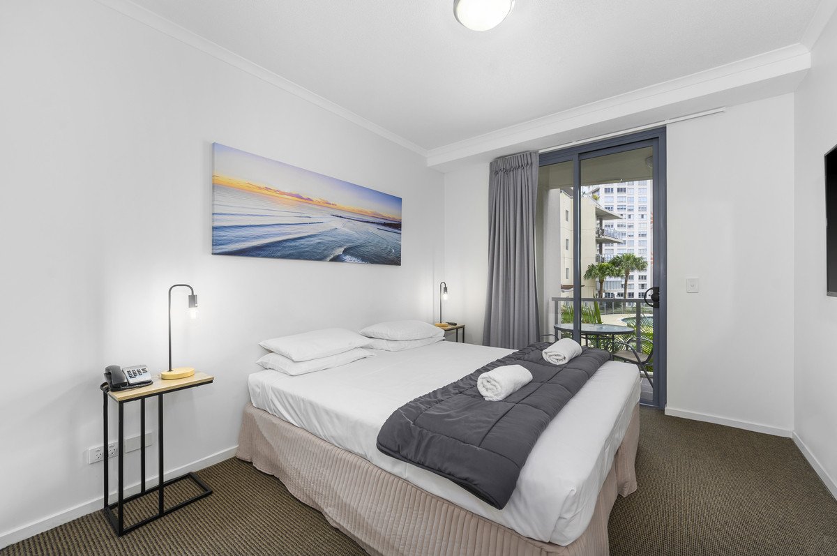 1050/1 Ocean Street BURLEIGH HEADS 8