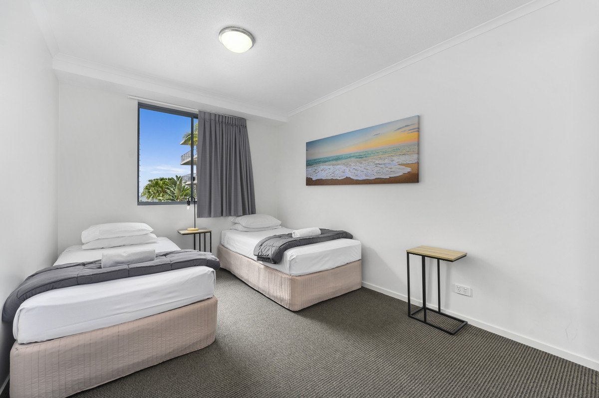 1050/1 Ocean Street BURLEIGH HEADS 10