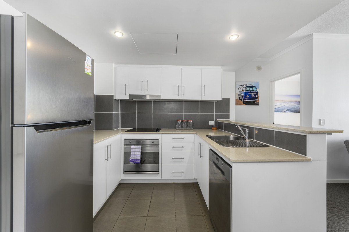 1050/1 Ocean Street BURLEIGH HEADS 8