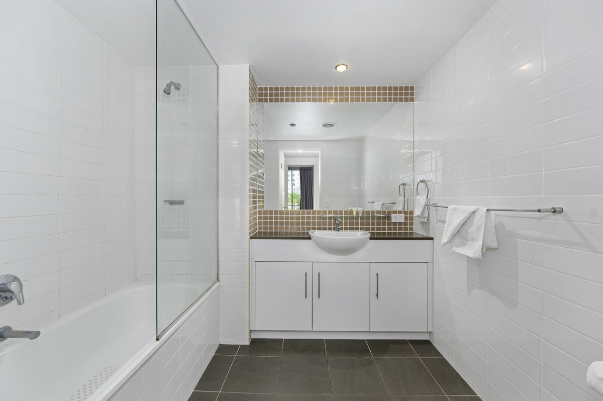 1050/1 Ocean Street BURLEIGH HEADS 10