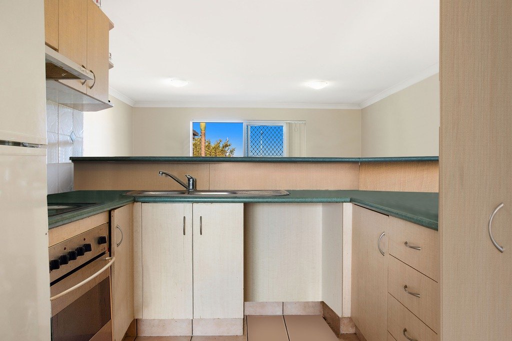 105/150 Marine Parade SOUTHPORT 3