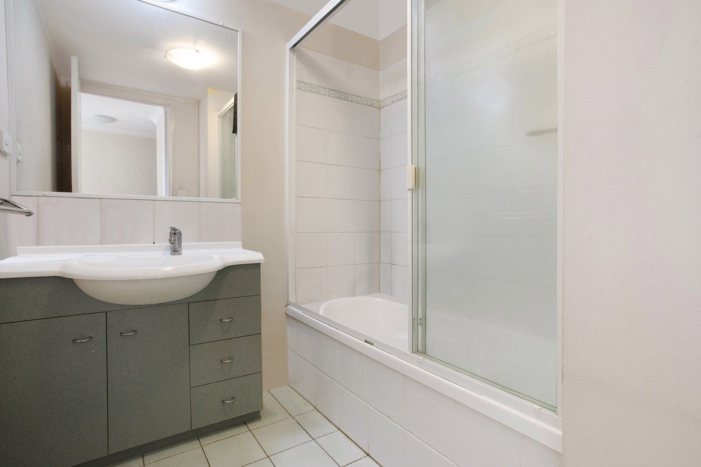 105/150 Marine Parade SOUTHPORT 4