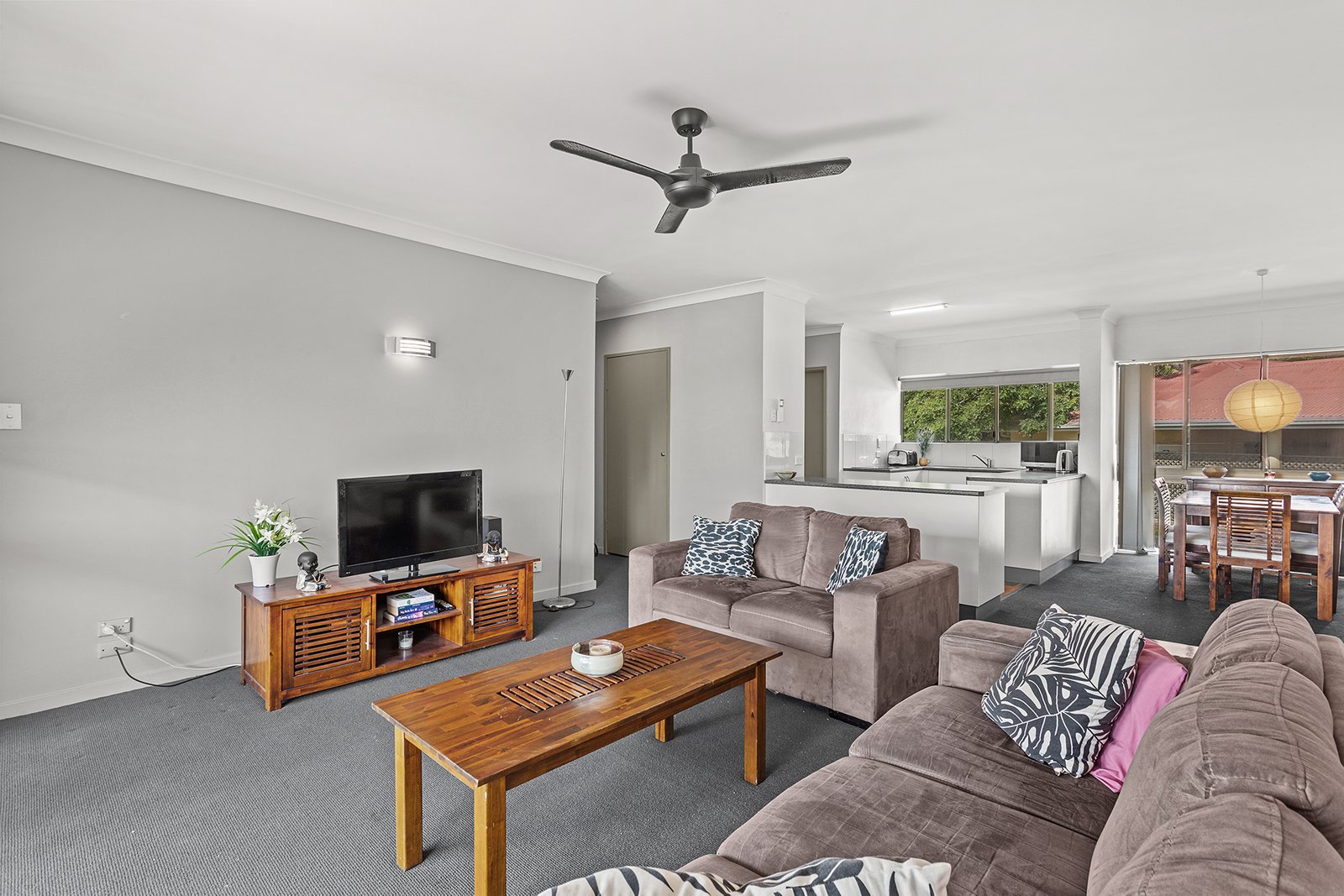 105/2 Eshelby Drive CANNONVALE 4