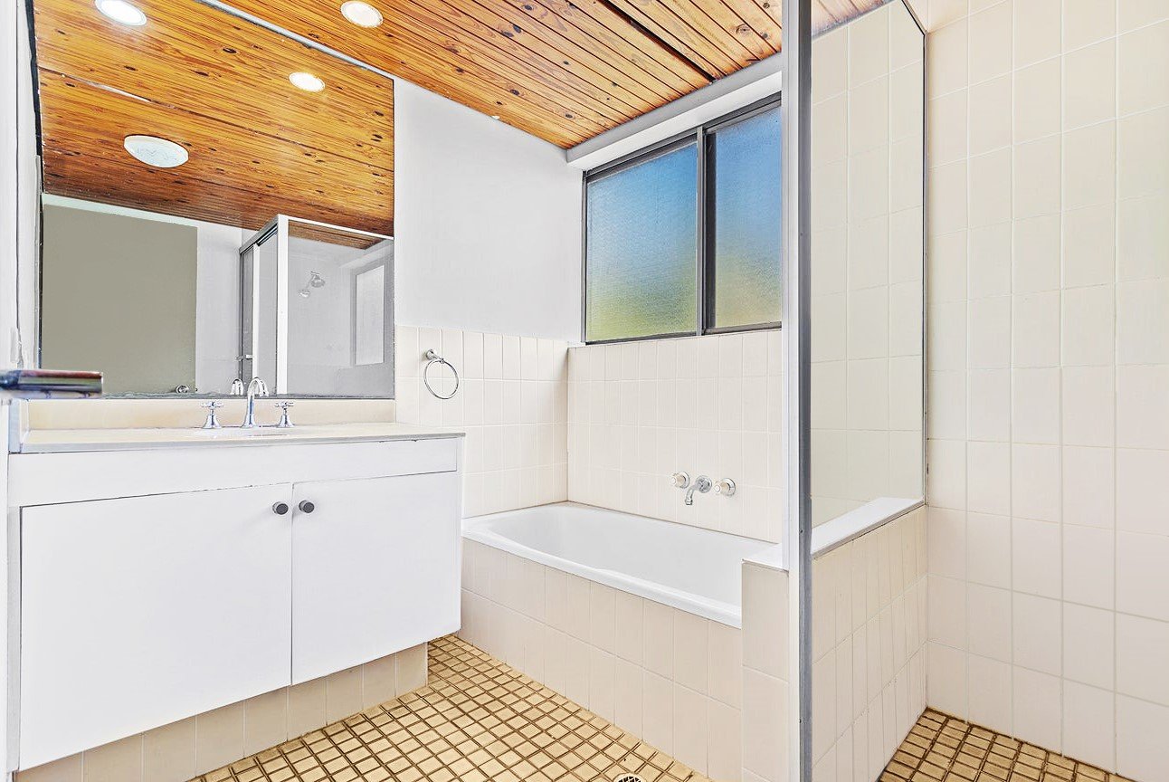 105/2 Eshelby Drive CANNONVALE 15