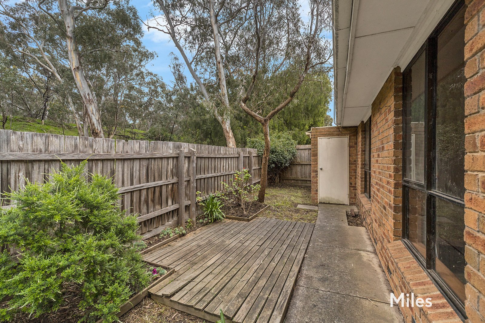10/5557 Broadford Crescent, Macleod 2 bed, 1 bath Unit for Sale