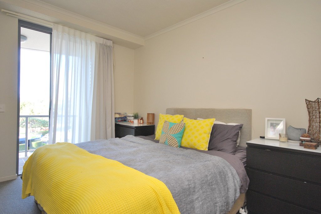 1056/1 Ocean Street BURLEIGH HEADS 5