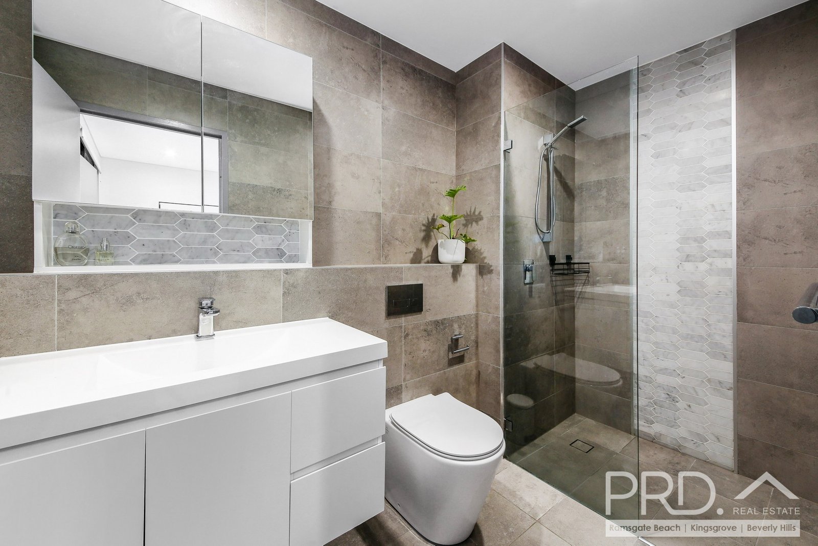 105/7 Pittwater Road GLADESVILLE 5