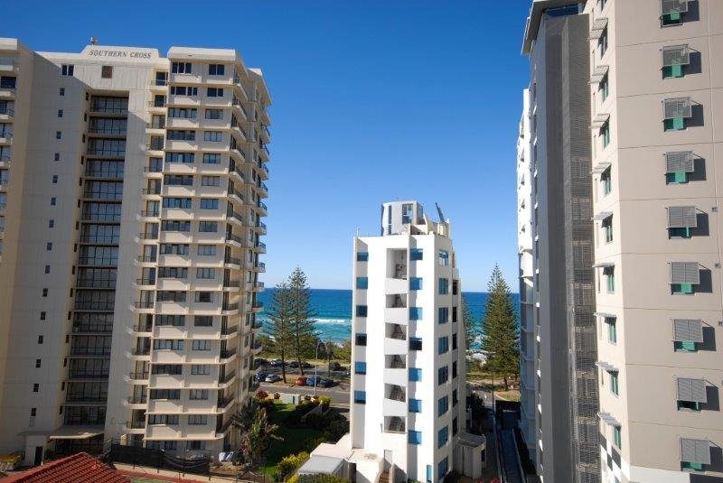 106-108 The Esplanade BURLEIGH HEADS 10