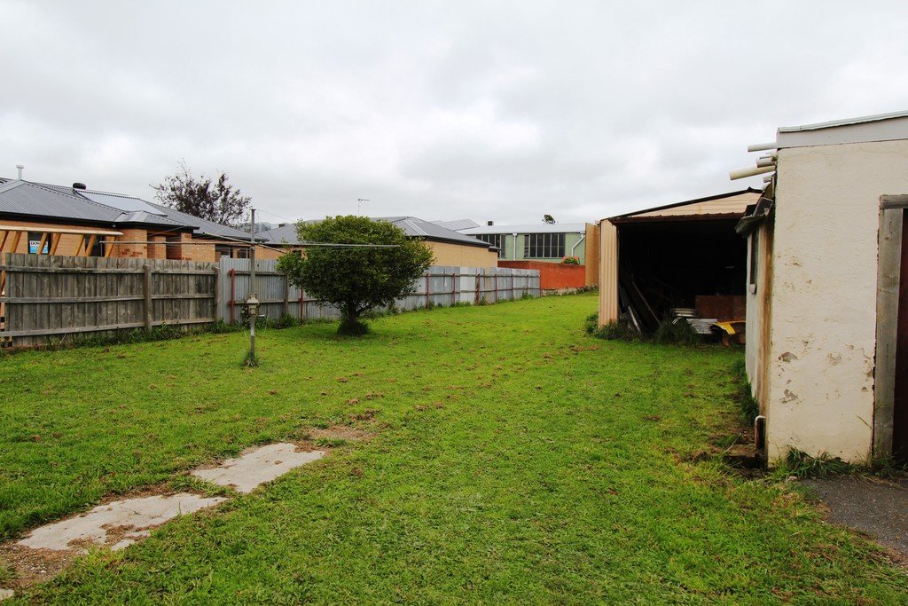 106 Beverin Street SEBASTOPOL 7