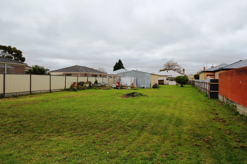 106 Beverin Street SEBASTOPOL 8