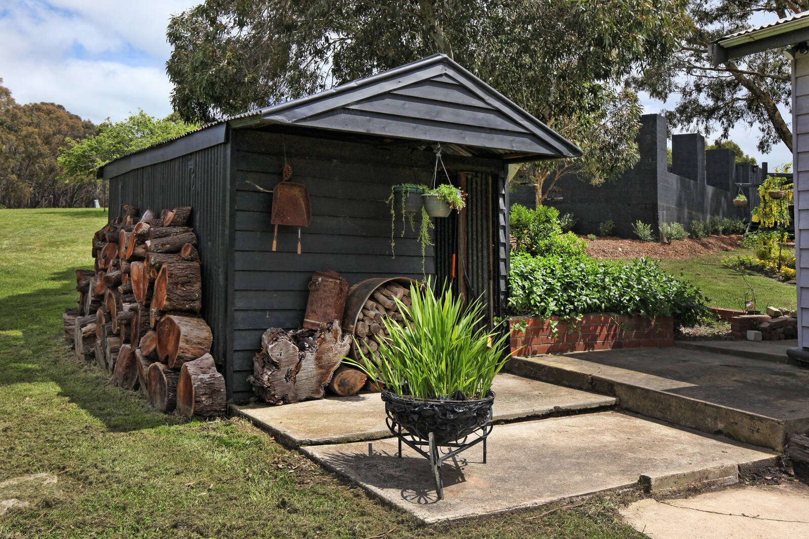 Real Estate and Property in 106 Blackmore Road, Woodend, VIC