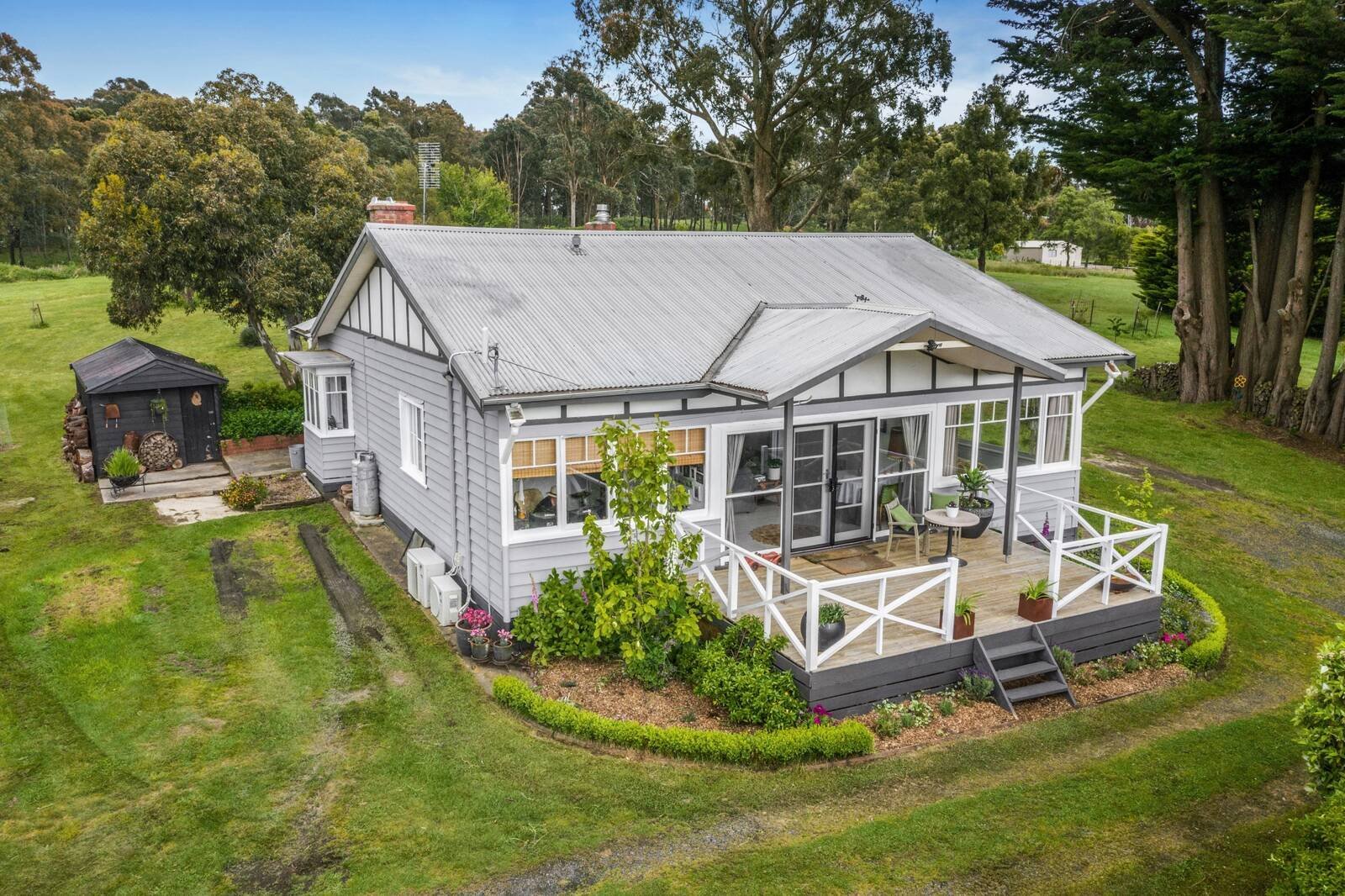 Real Estate and Property in 106 Blackmore Road, Woodend, VIC