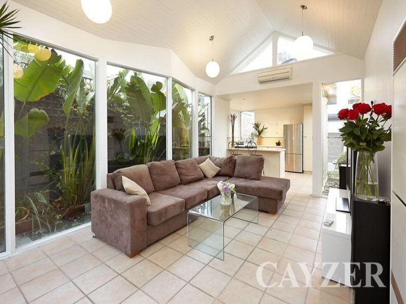 Gallery: 106 Derham Street