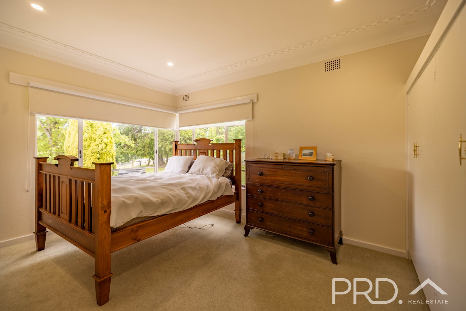 106 Lynch Street ADELONG 8