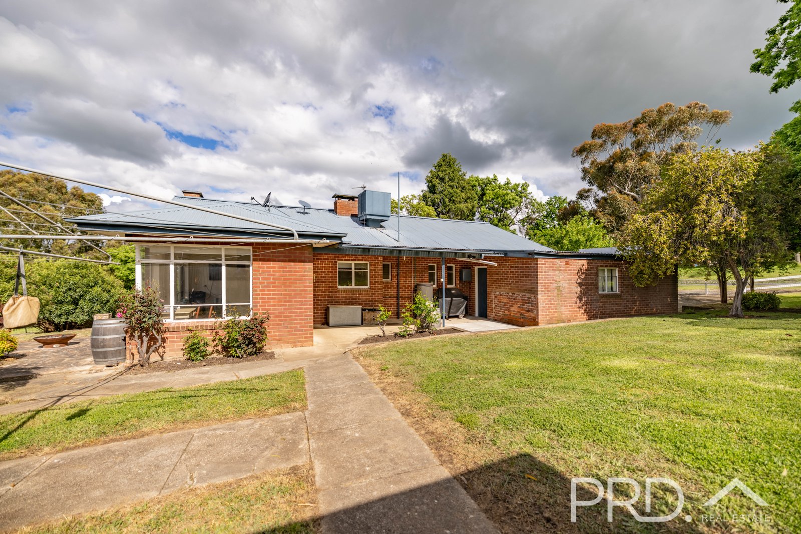 106 Lynch Street ADELONG 13