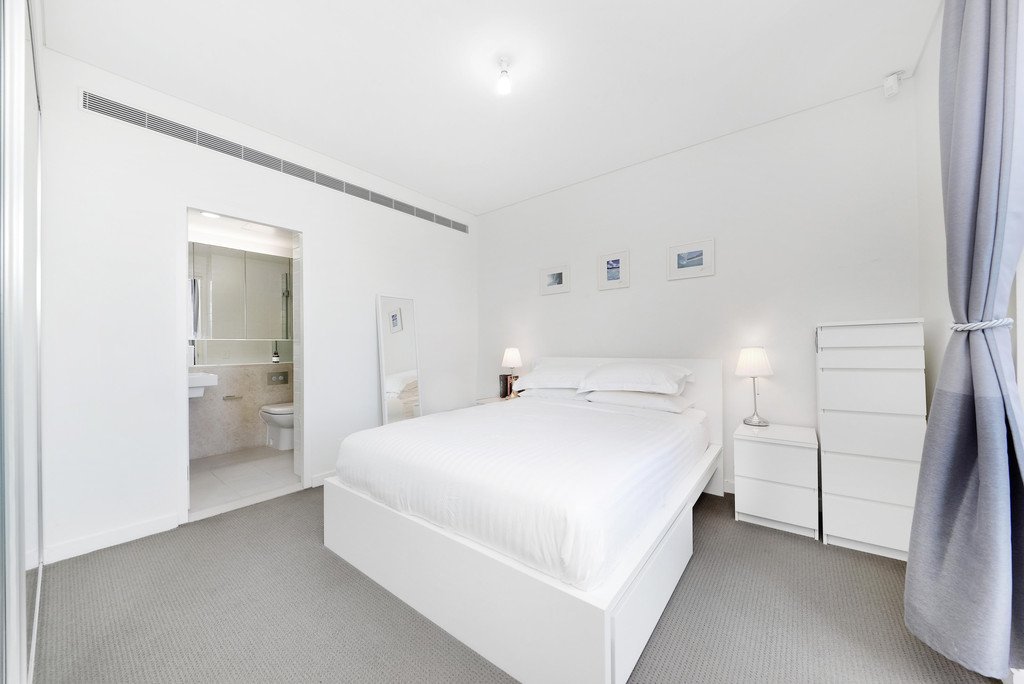 106/1 Pavilion Drive LITTLE BAY 12