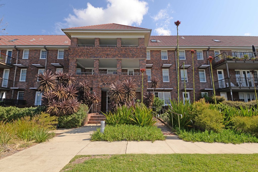 106/1 Pavilion Drive LITTLE BAY 16