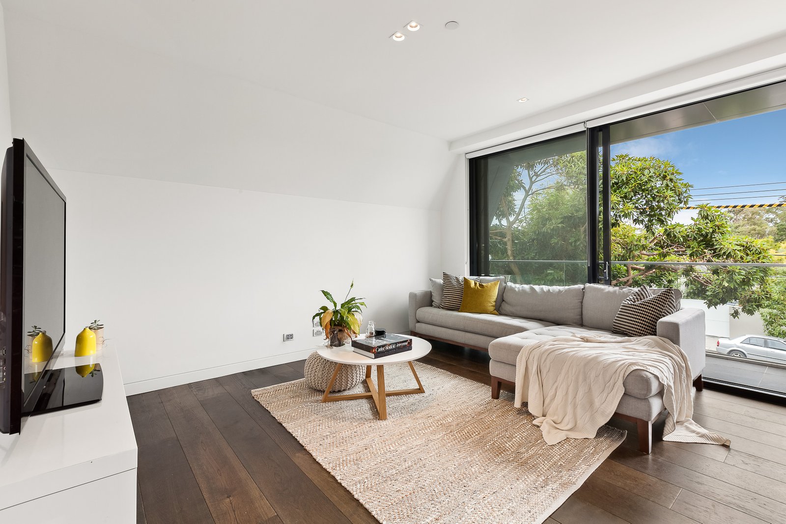 Gallery: 106/186 Bay Street