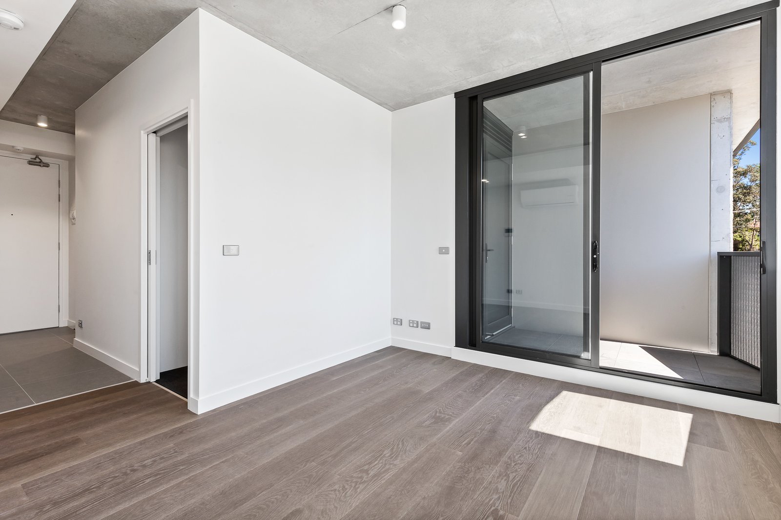 Gallery: 106/196 St Kilda Road