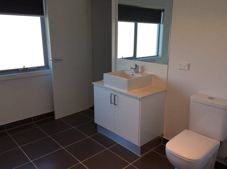 Gallery: 106/305 Buckley Street