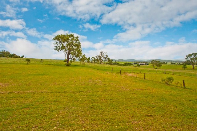 1064 New England Highway LOCHINVAR 2
