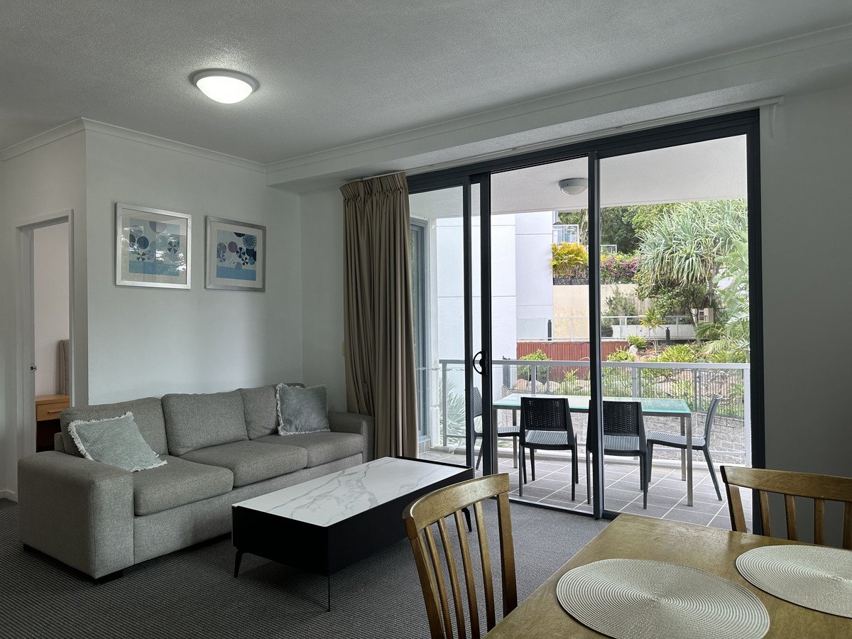 1064/1 Ocean Street BURLEIGH HEADS 3
