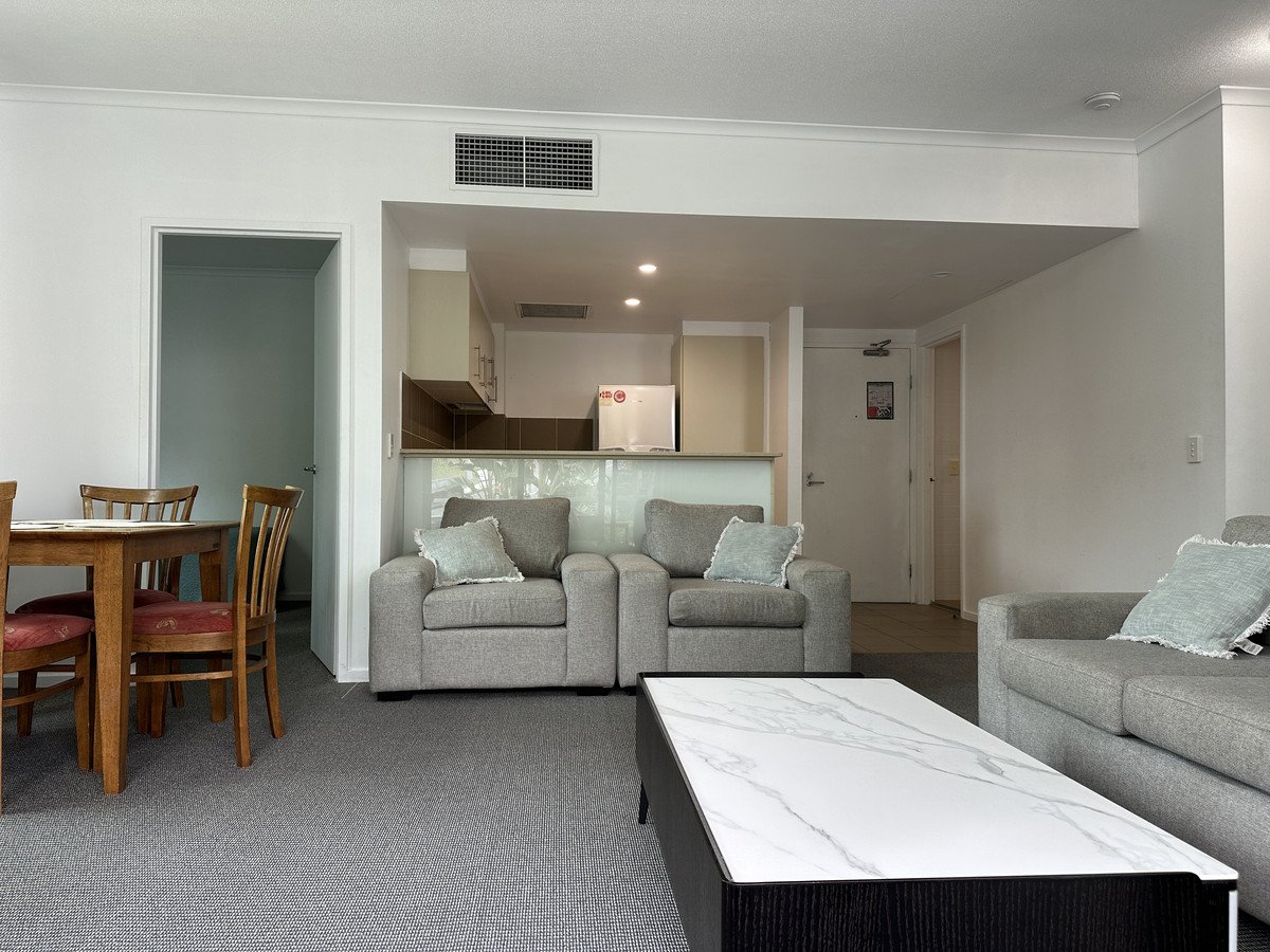 1064/1 Ocean Street BURLEIGH HEADS 4