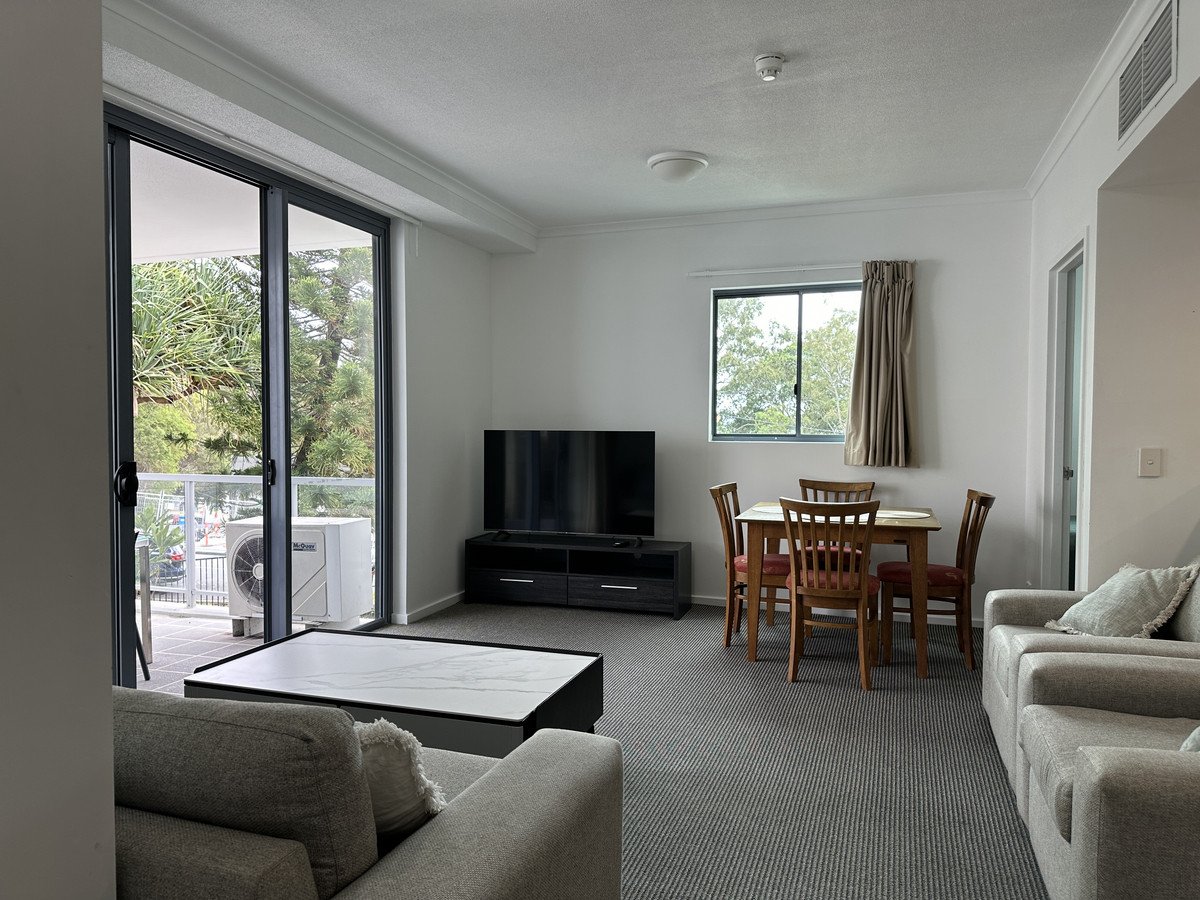 1064/1 Ocean Street BURLEIGH HEADS 9