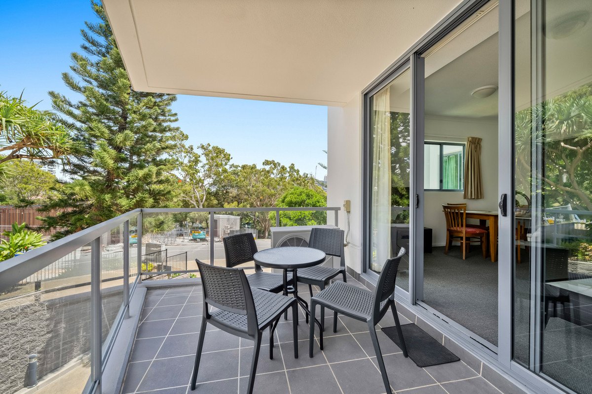 1064/1 Ocean Street BURLEIGH HEADS 2