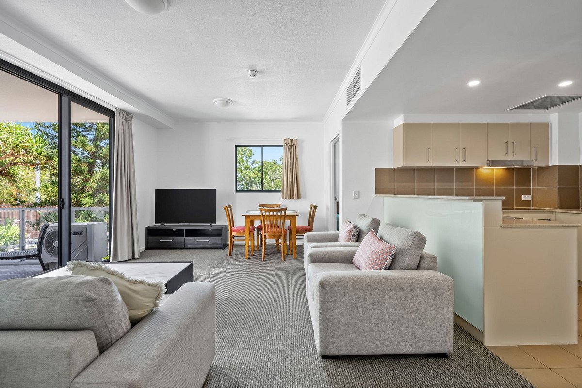 1064/1 Ocean Street BURLEIGH HEADS 6