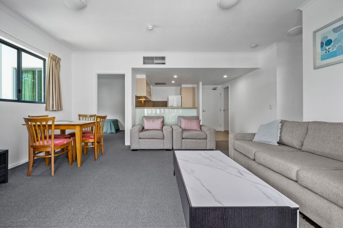 1064/1 Ocean Street BURLEIGH HEADS 7