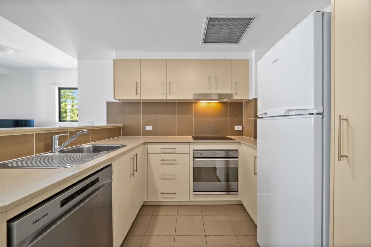 1064/1 Ocean Street BURLEIGH HEADS 8