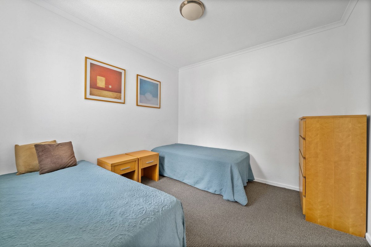 1064/1 Ocean Street BURLEIGH HEADS 12