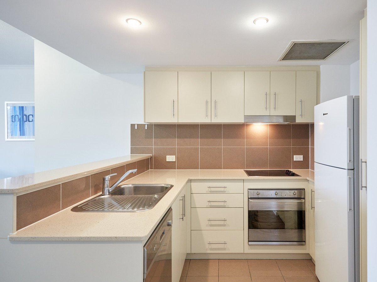 1065/1 Ocean Street BURLEIGH HEADS 3