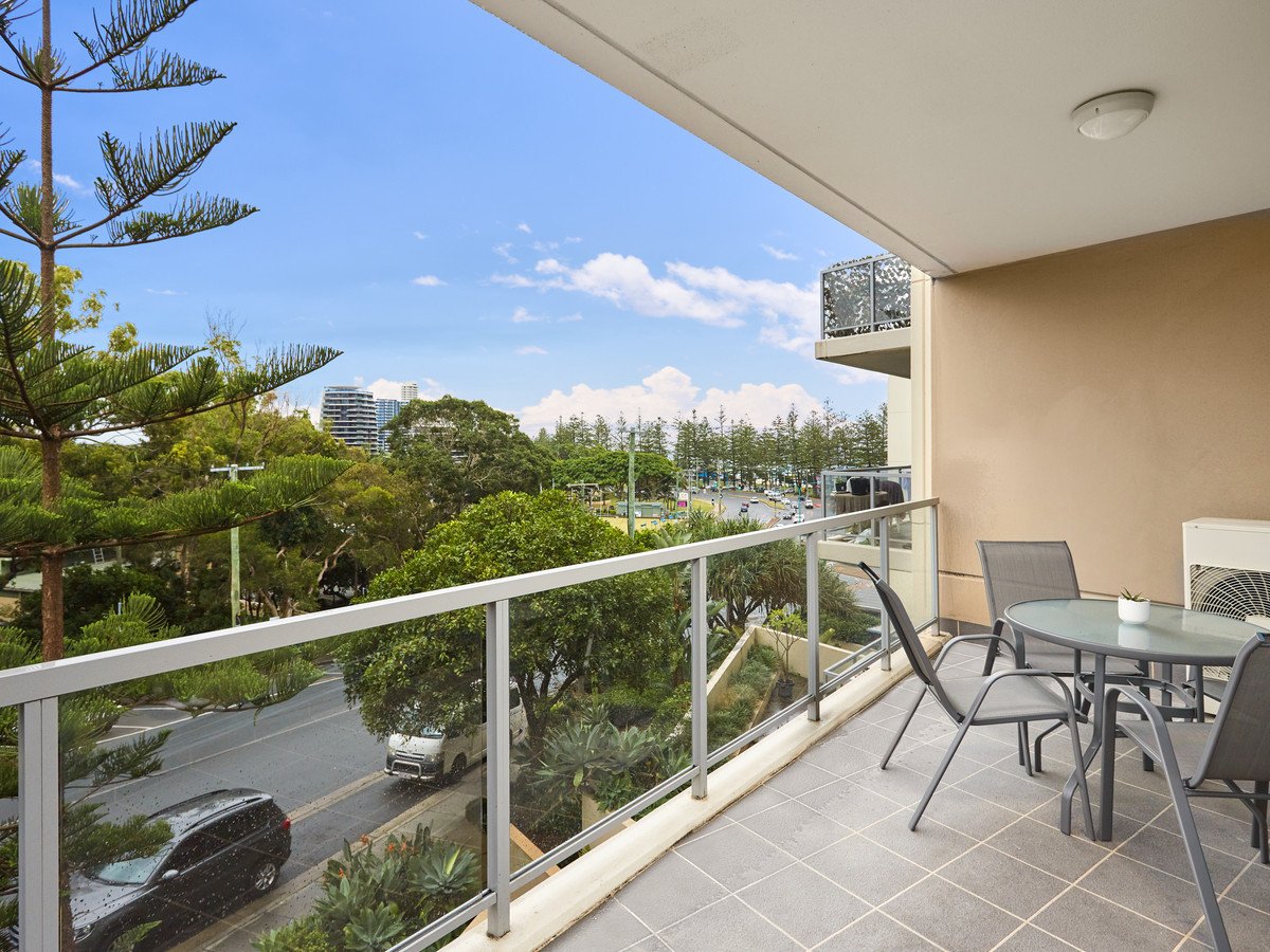 1065/1 Ocean Street BURLEIGH HEADS 4